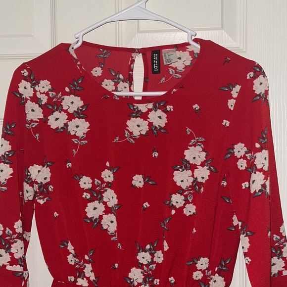 H&M Divided size 2 dress red floral with with elastic waist - Picture 3 of 8